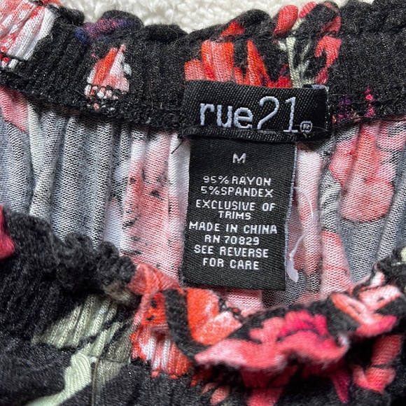 Rue21 Floral Top - Picture 3 of 4